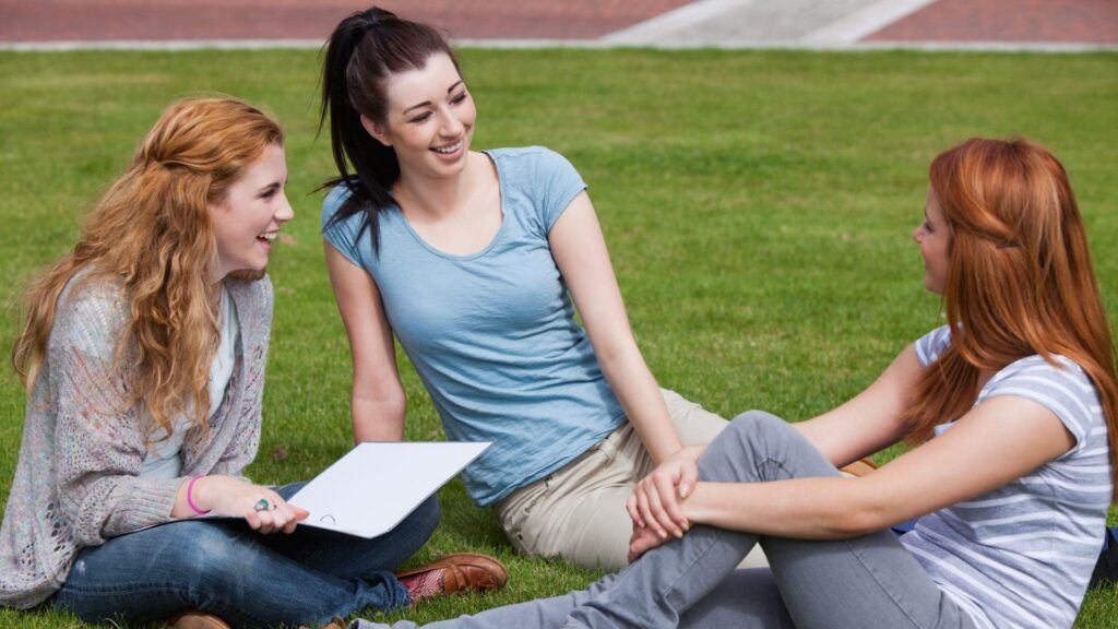 Group of friends having a conversation about rehab for college students in Boulder, Colorado.