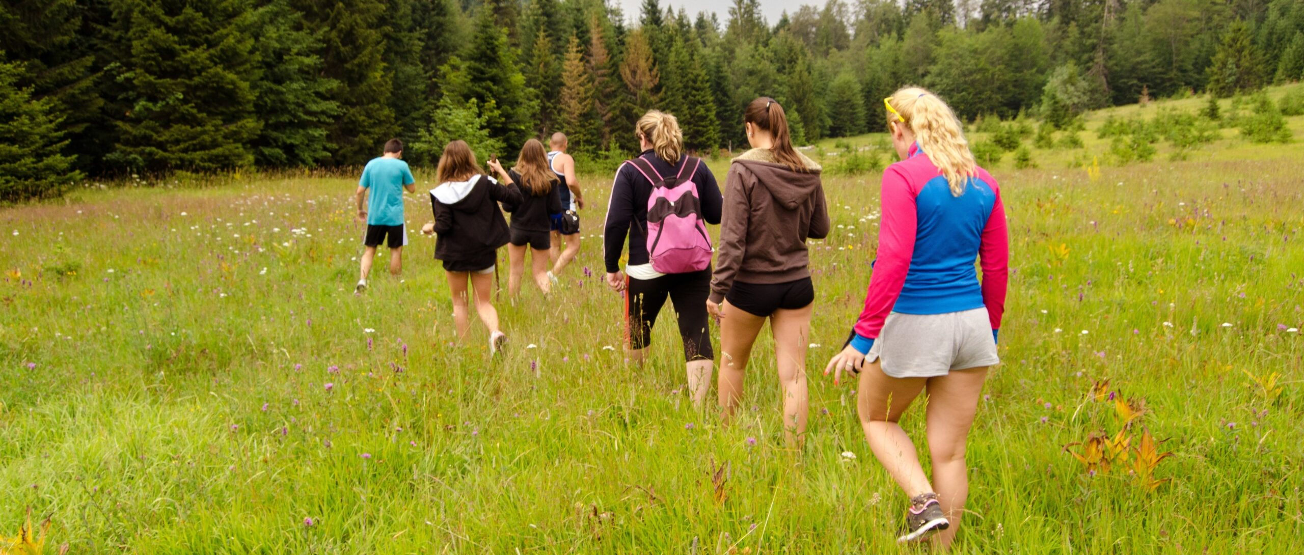 A group enjoys hiking during Prescription drug detox in Boulder, CO